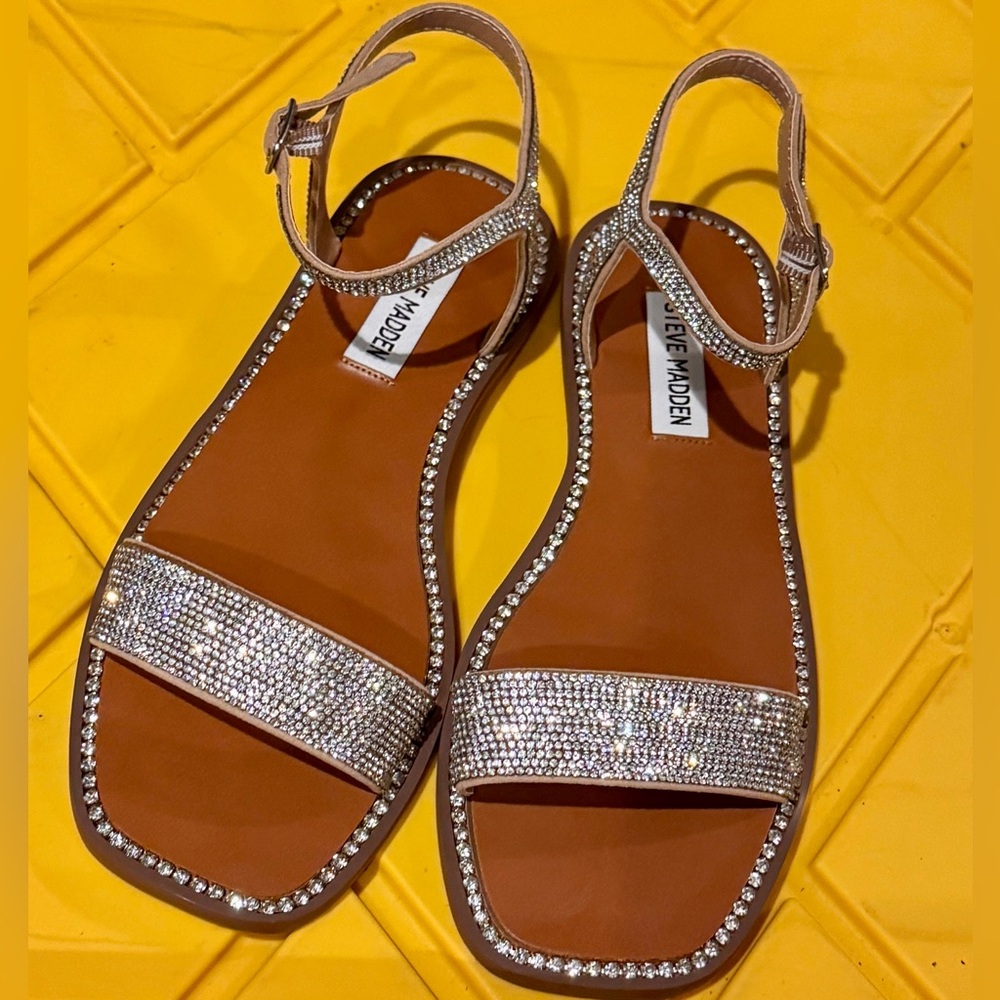 Perfect 4 Holiday Parties, weddings
Steve Madden Rhinestone Sandal
Women’s 8.5